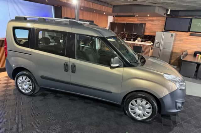 Opel Combo (2018) thumbnail 2