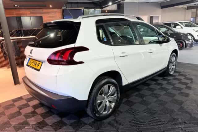 Peugeot 2008 (2017) thumbnail 2