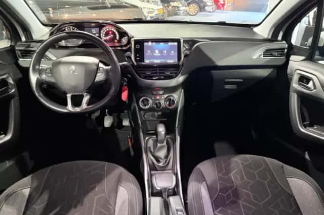 Peugeot 2008 (2017) thumbnail 4