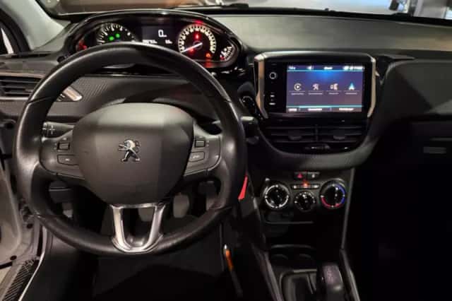 Peugeot 2008 (2017) thumbnail 5