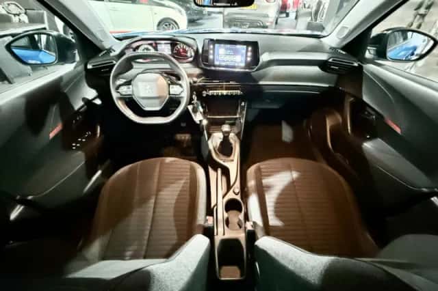 Peugeot 2008 (2022) thumbnail 3