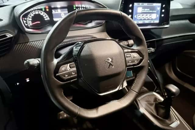 Peugeot 2008 (2022) thumbnail 4