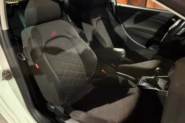 SEAT Ibiza (2010) thumbnail 4