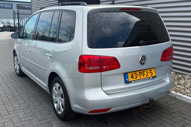 Volkswagen Touran (2011) thumbnail 6
