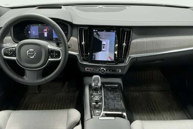 Volvo V90 (2022) thumbnail 3