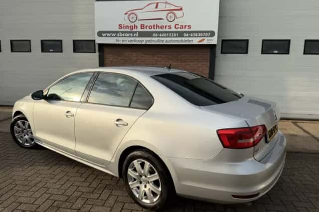 Volkswagen Jetta (2015) thumbnail 3