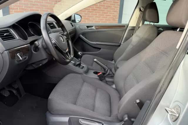 Volkswagen Jetta (2015) thumbnail 5