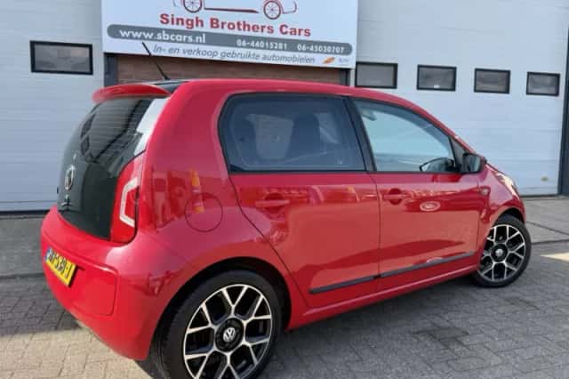 Volkswagen Up! (2015) thumbnail 4