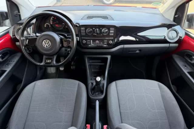 Volkswagen Up! (2015) thumbnail 5