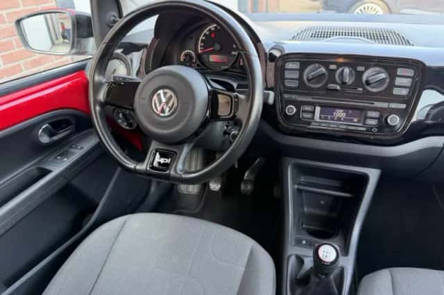 Volkswagen Up! (2015) thumbnail 6