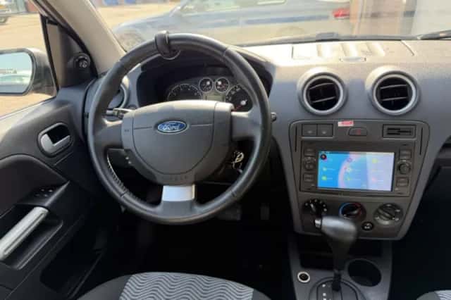 Ford Fusion (2009) thumbnail 6