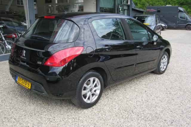 Peugeot 308 (2011) thumbnail 3