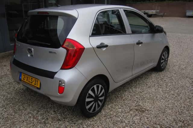 Kia Picanto (2014) thumbnail 3