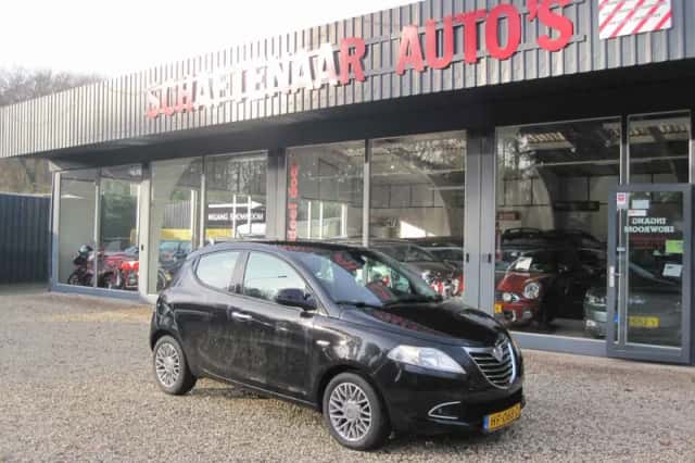 Lancia Ypsilon (2011) thumbnail 1