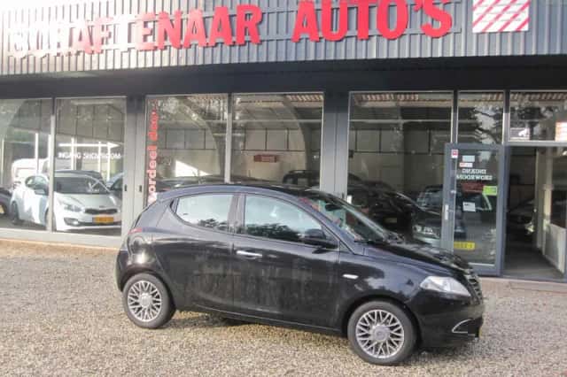 Lancia Ypsilon (2011) thumbnail 2