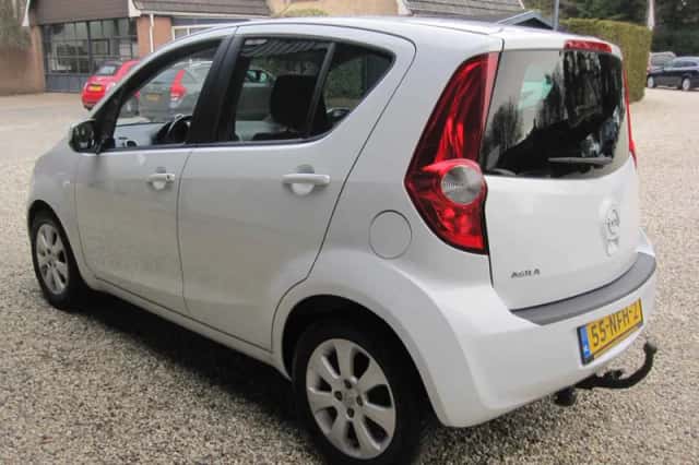 Opel Agila (2010) thumbnail 5