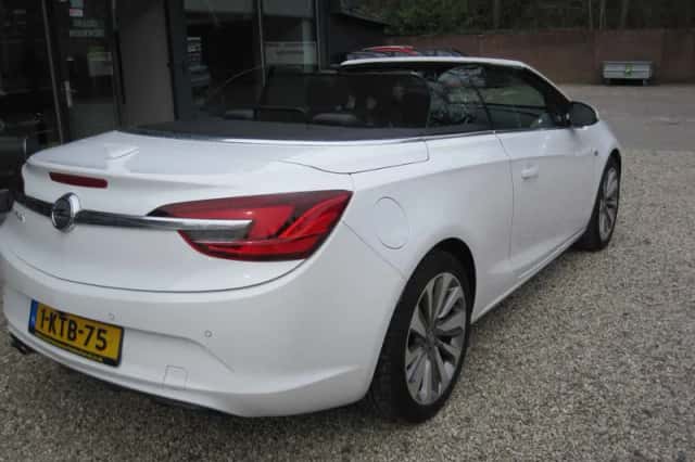 Opel Cascada (2013) thumbnail 4