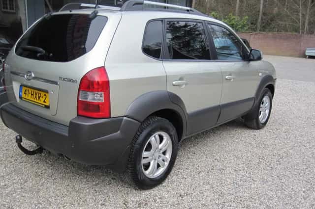 Hyundai Tucson (2009) thumbnail 3