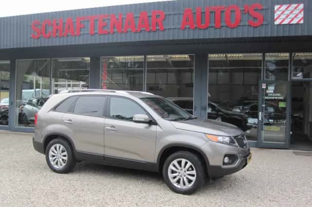 Kia Sorento (2010) thumbnail 2