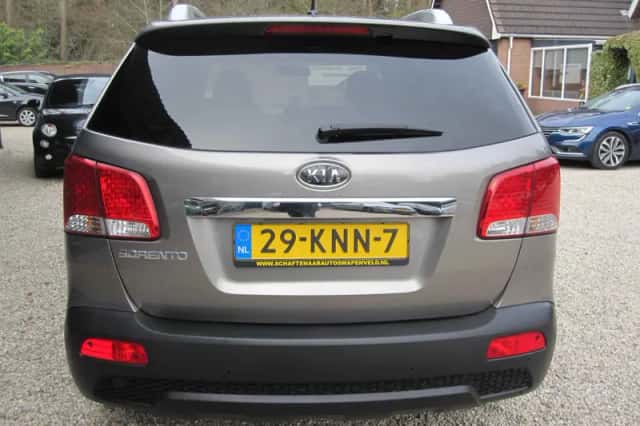 Kia Sorento (2010) thumbnail 4