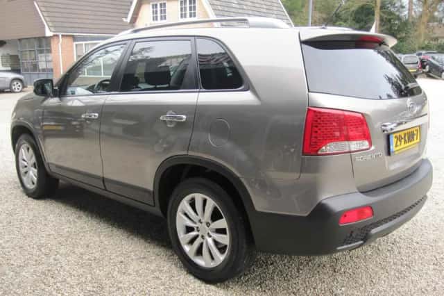 Kia Sorento (2010) thumbnail 5