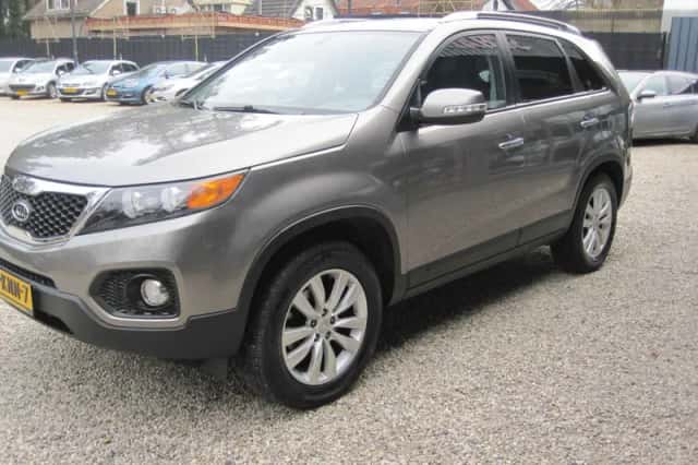 Kia Sorento (2010) thumbnail 6