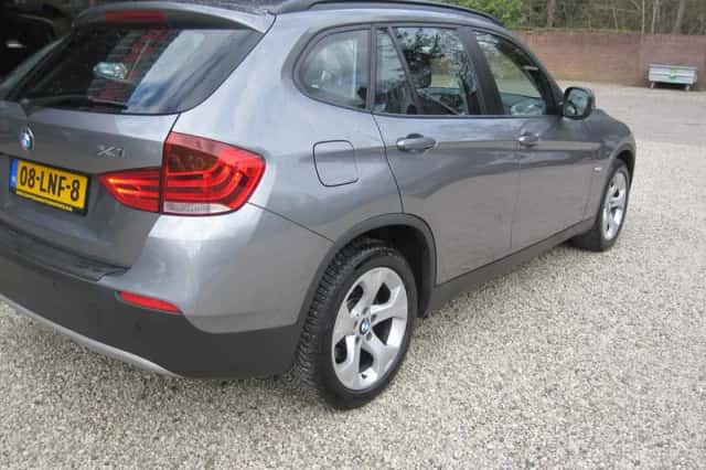 BMW X1 (2010) thumbnail 3