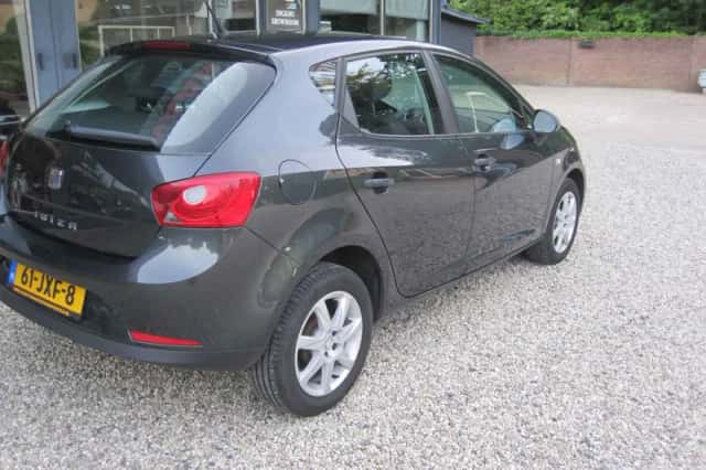 SEAT Ibiza (2009) thumbnail 3