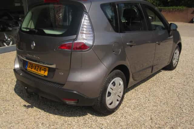 Renault Scénic (2012) thumbnail 3