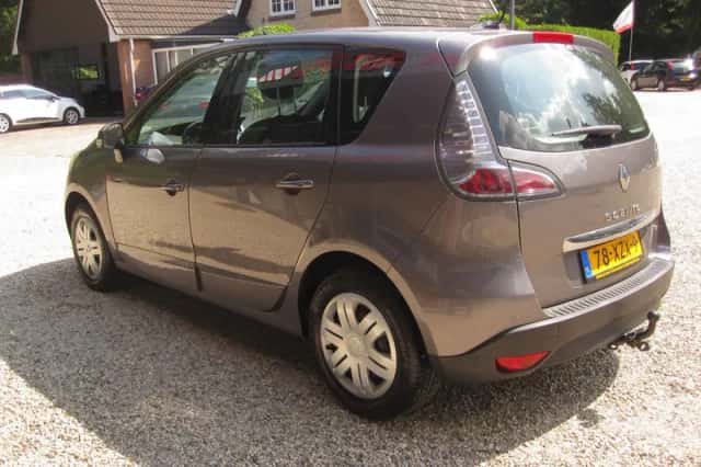 Renault Scénic (2012) thumbnail 5