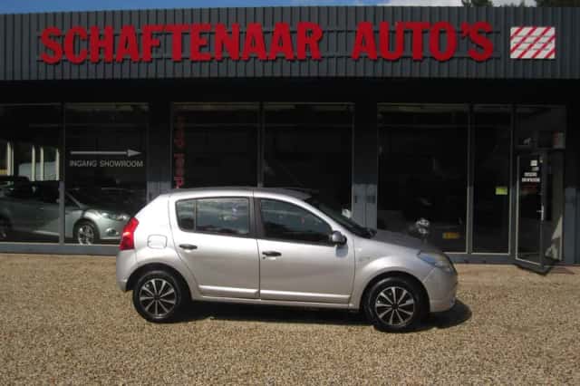 Dacia Sandero (2009) thumbnail 2
