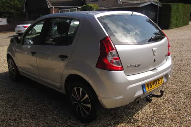 Dacia Sandero (2009) thumbnail 5