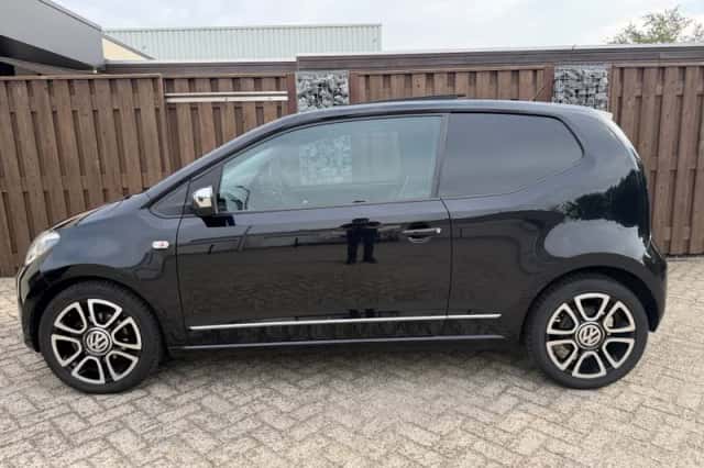 Volkswagen Up! (2012) thumbnail 2