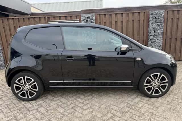 Volkswagen Up! (2012) thumbnail 6