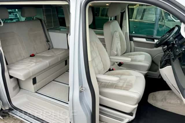 Volkswagen California (2016) thumbnail 3