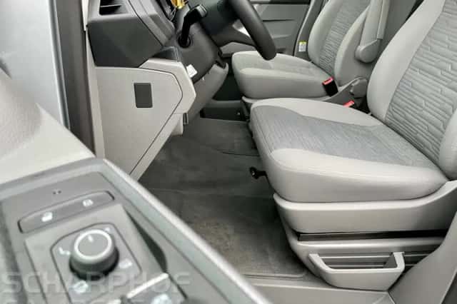 Volkswagen California (2021) thumbnail 4