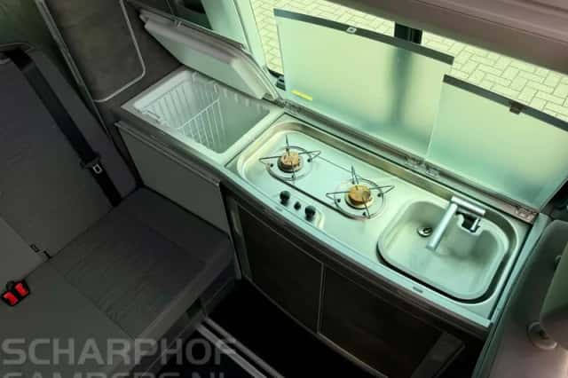 Volkswagen California (2021) thumbnail 4