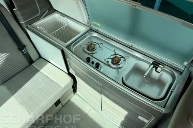 Volkswagen California (2017) thumbnail 5