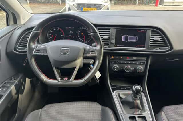 SEAT Leon (2019) thumbnail 3
