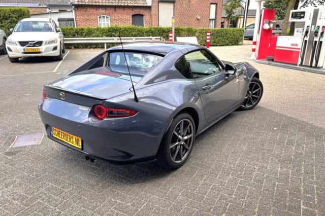 Mazda MX-5 (2021) thumbnail 2