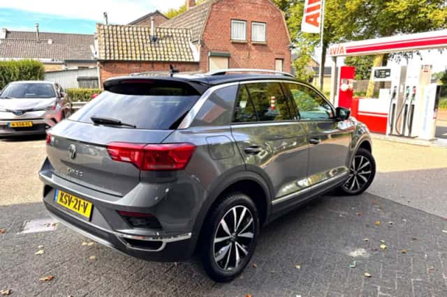 Volkswagen T-Roc (2021) thumbnail 2