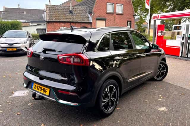 Kia Niro (2018) thumbnail 2