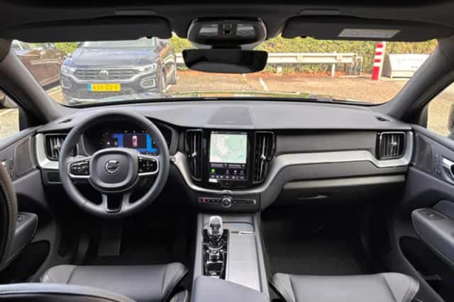 Volvo XC60 (2024) thumbnail 3