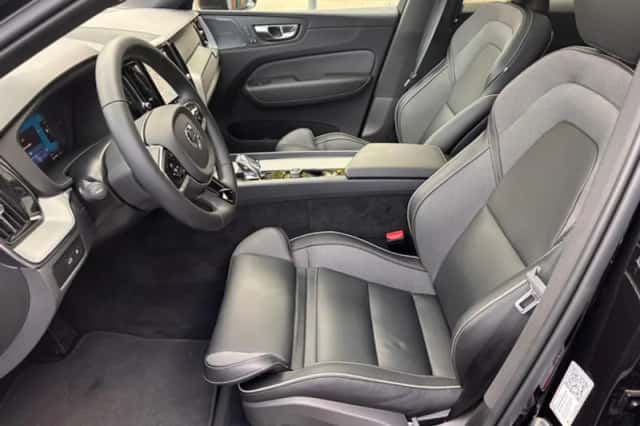 Volvo XC60 (2024) thumbnail 4