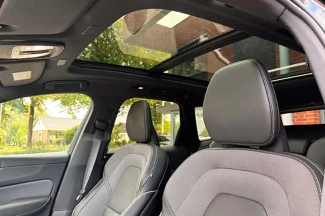 Volvo XC60 (2024) thumbnail 6