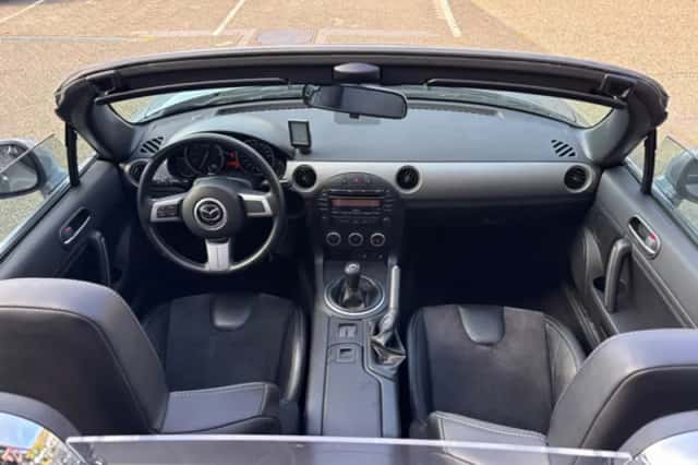 Mazda MX-5 (2011) thumbnail 4