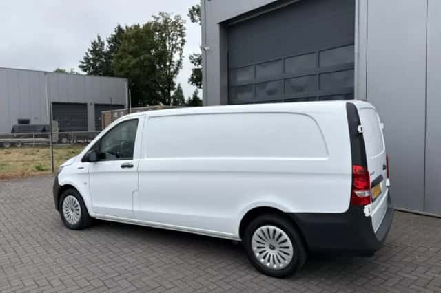 Mercedes-Benz eVito (2024) thumbnail 2