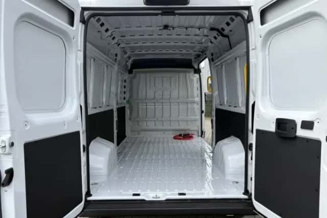 Opel Movano-e (2025) thumbnail 6