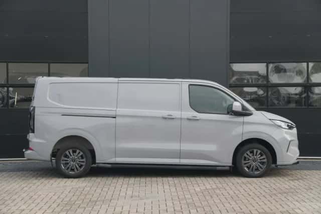 Ford Transit Custom (2024) thumbnail 4