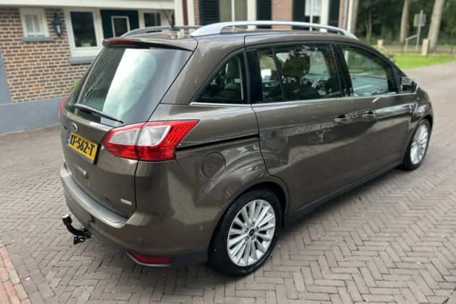 Ford Grand C-Max (2016) thumbnail 3